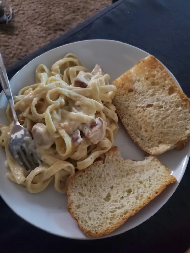 Fettuccine Alfredo Con Pollo
